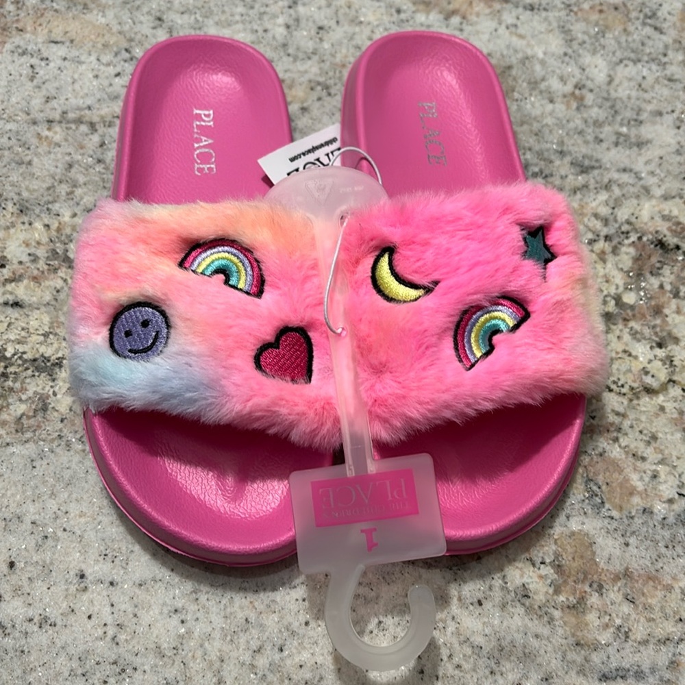 10/$30 Children’s Place Fuzzy Flip Flops